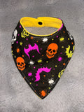 Halloween bats/skulls dribble bib