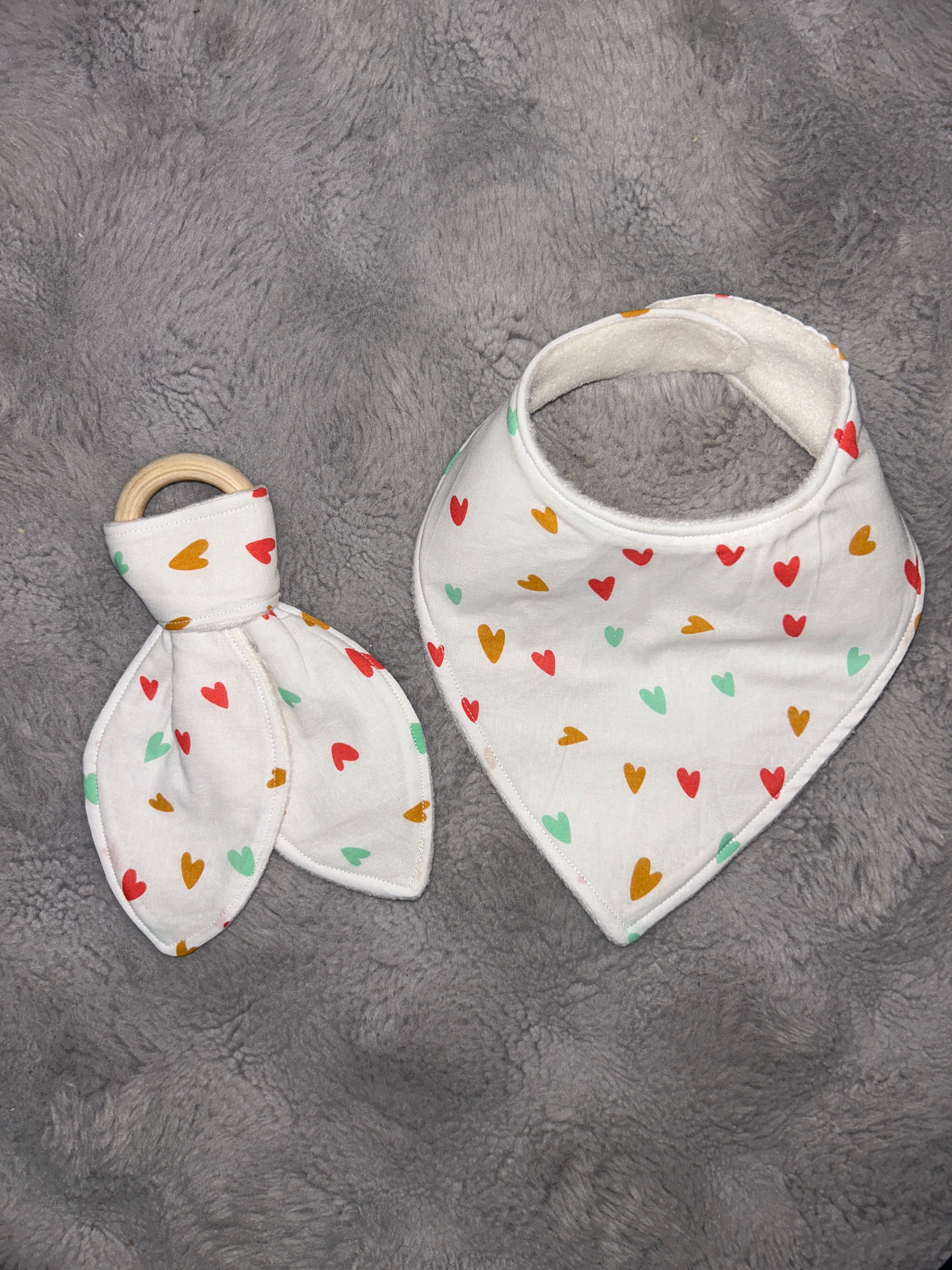 White hearts dribble bib & Teether ring set