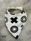 Noughts & crosses  dribble bib