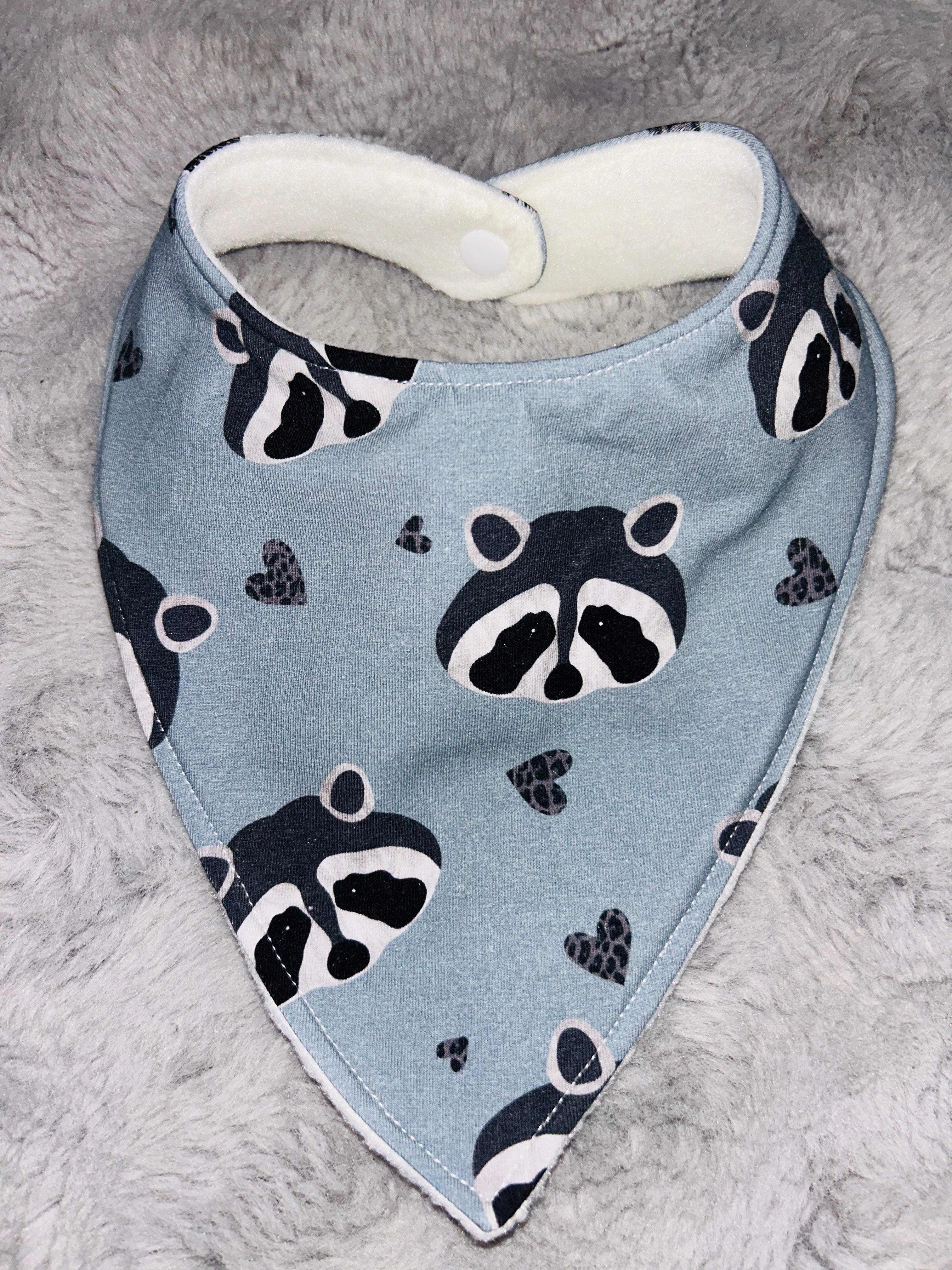 Raccoons dribble bib