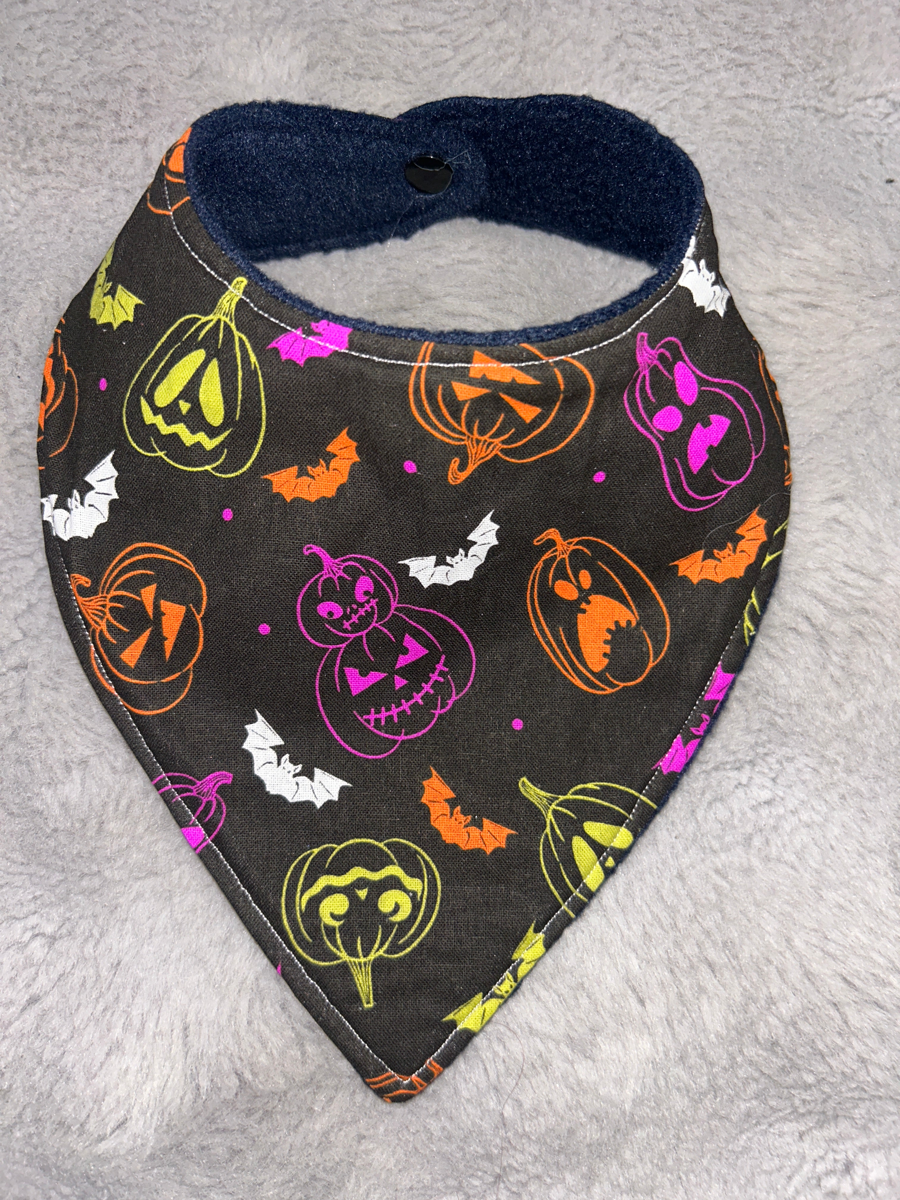 Halloween pumpkins/bats dribble bib