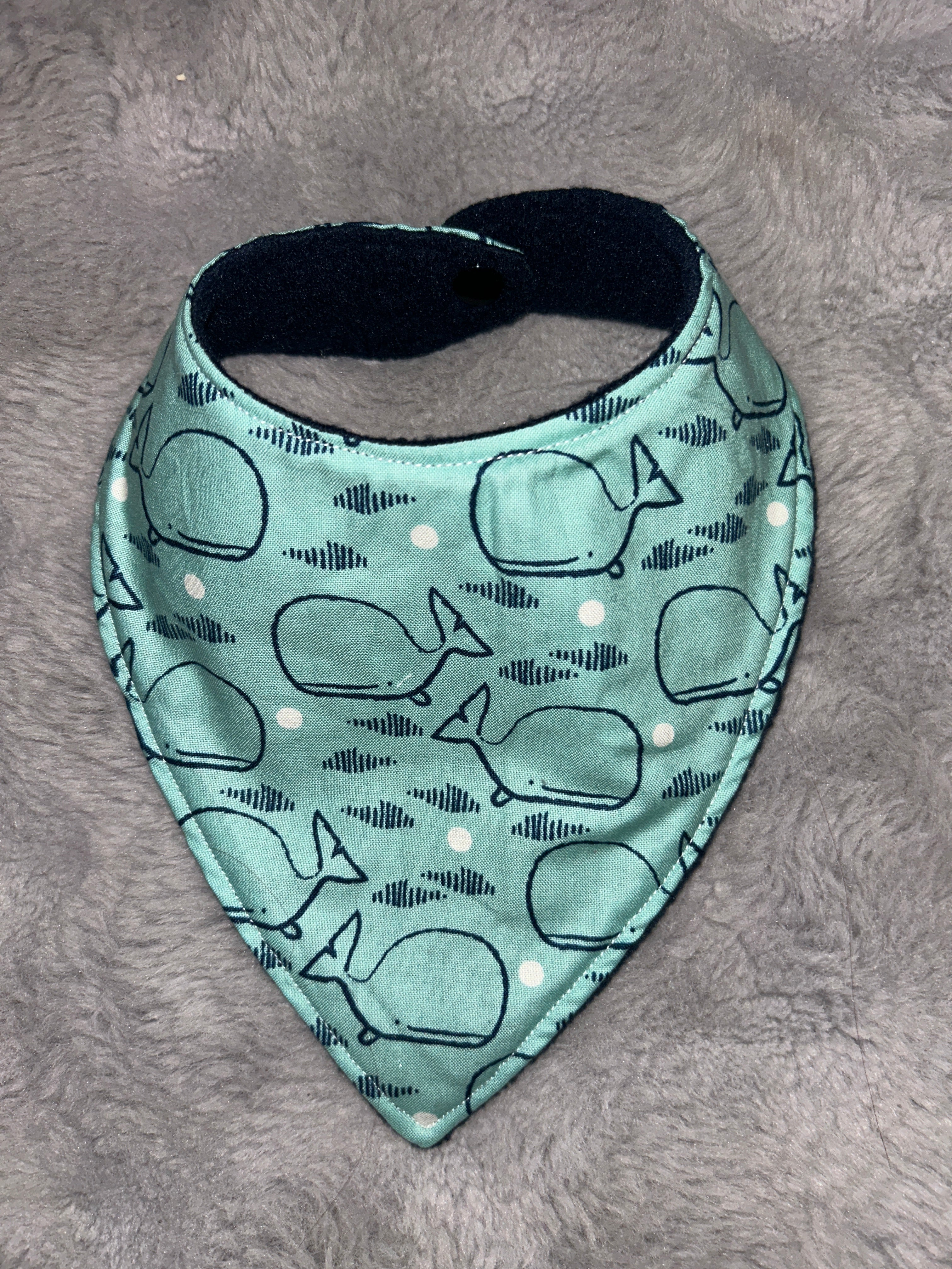 Whales dribble bib